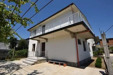 Rum i privatbostad Shkoza